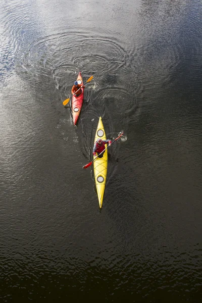 Kayak en el río.Camping en la playa . —  Fotos de Stock