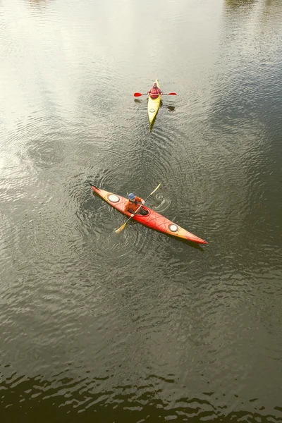 Kayak en el río.Camping en la playa . —  Fotos de Stock