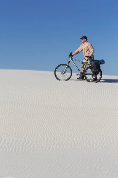 Travel through the desert. — Stock Photo, Image