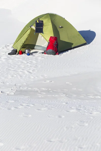 Tenda montagne invernali . — Foto Stock