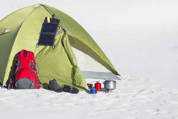 Tent winter bergen. — Stockfoto