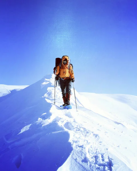 Winter hiking in the mountains. — Stock Photo, Image