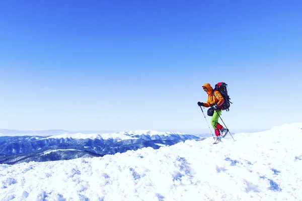 Winter hiking in the mountains. — Stock Photo, Image