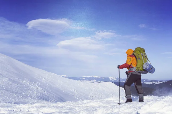 Winter hiking in the mountains. — Stock Photo, Image