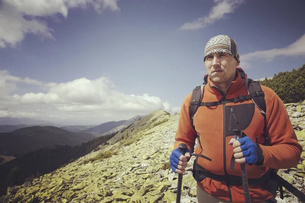 Man tourist walking the mountains with a backpack. — Stock Photo, Image