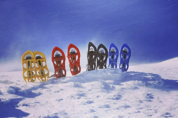 Caminhadas de inverno nas montanhas. — Fotografia de Stock