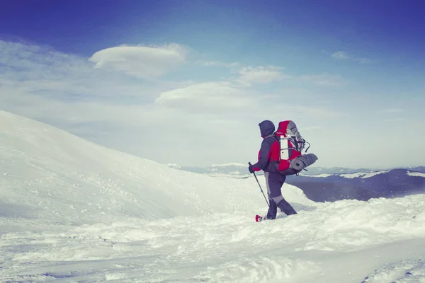 Winter hiking in the mountains. — Stock Photo, Image