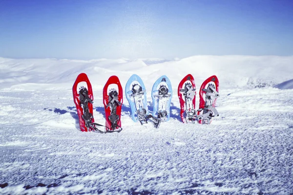 Caminhadas de inverno nas montanhas. — Fotografia de Stock