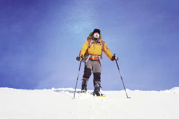 Vintervandring i fjällen. — Stockfoto