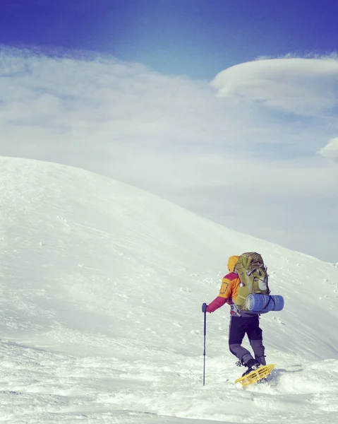 Winter hiking in the mountains. — Stock Photo, Image