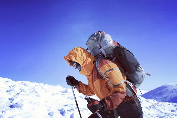 Winter hiking in the mountains. — Stock Photo, Image