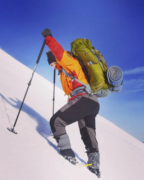 Winter hiking in the mountains. — Stock Photo, Image