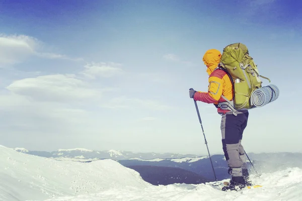 Vintervandring i fjällen. — Stockfoto