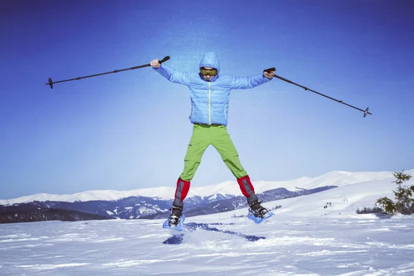 Escursioni invernali in montagna. — Foto Stock