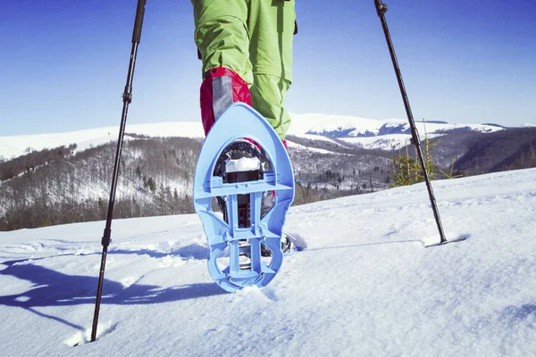 Escursioni invernali in montagna. — Foto Stock