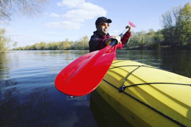 Kayak.A çift Hilal Lake olimpik Park, ABD üzerinde Kayak