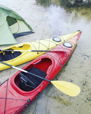 Kayak.A çift Hilal Lake olimpik Park, ABD üzerinde Kayak