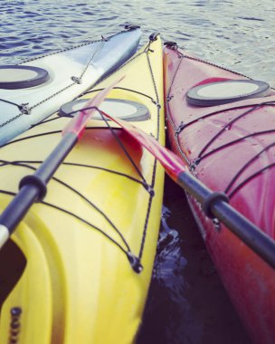 Kayak.A çift Hilal Lake olimpik Park, ABD üzerinde Kayak