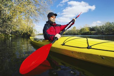 Kayak.A çift Hilal Lake olimpik Park, ABD üzerinde Kayak