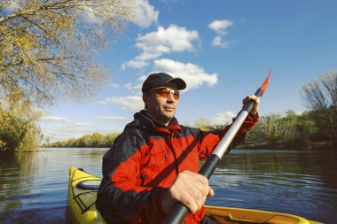 Kayak.A çift Hilal Lake olimpik Park, ABD üzerinde Kayak