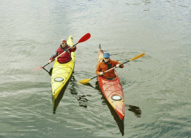 Kayak.A çift Hilal Lake olimpik Park, ABD üzerinde Kayak