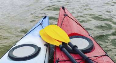 Kayak.A çift Hilal Lake olimpik Park, ABD üzerinde Kayak