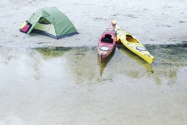 Kayak.A par kajakpaddling på Crescent sjön i Olympic Park, Usa — Stockfoto