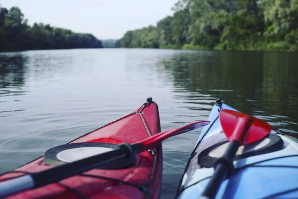 Kayak.A couple kayaking on Crescent Lake in Olympic Park, Estados Unidos — Foto de Stock