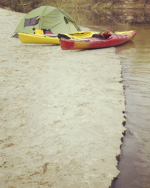 Kayak.A couple kayaking on Crescent Lake in Olympic Park, USA — Stock Photo, Image