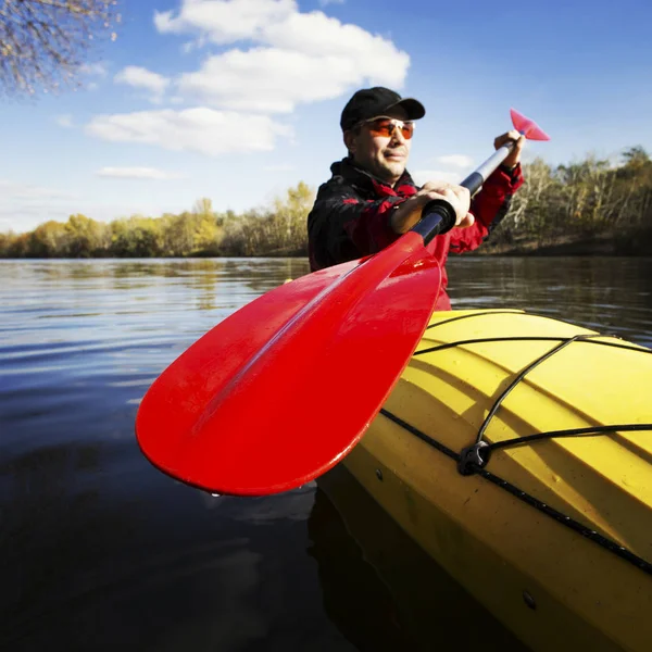 Kayak.A couple kayaking on Crescent Lake in Olympic Park, Estados Unidos —  Fotos de Stock