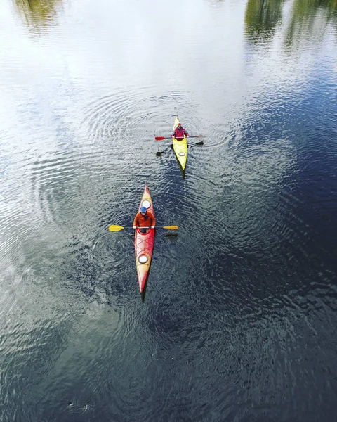Kayak.A пара Каякинг на озері Півмісяця в Олімпійському парку, США — стокове фото