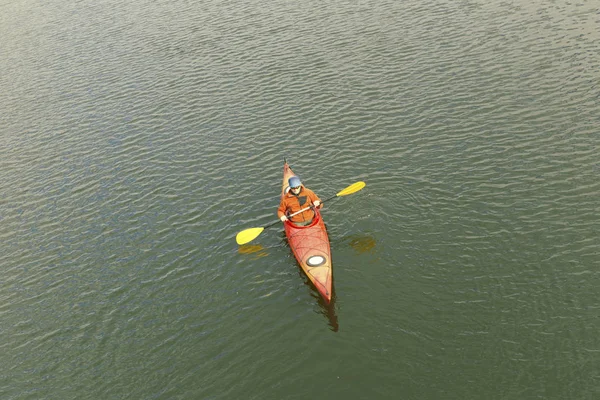 올림픽 공원, 미국에 초승달 호수에서 카약을 Kayak.A 커플 — 스톡 사진