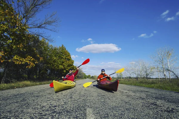 Kayak.A paar kajakken op Crescent Lake in Olympic Park, Verenigde Staten — Stockfoto