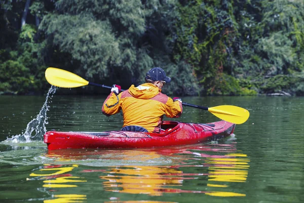 Kayak.A pár kajak Crescent tó Olimpiai Park, Amerikai Egyesült Államok — Stock Fotó