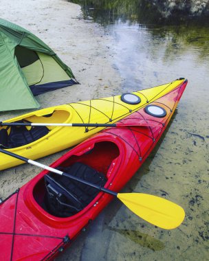 Bir çift Hilal Lake olimpik Park, ABD üzerinde Kayak.
