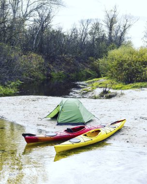 Bir çift Hilal Lake olimpik Park, ABD üzerinde Kayak.