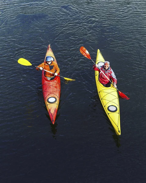 A couple kayaking on Crescent Lake in Olympic Park, USA — Stock Photo, Image