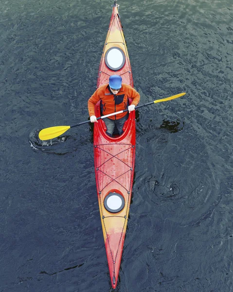 A couple kayaking on Crescent Lake in Olympic Park, USA — Stock Photo, Image