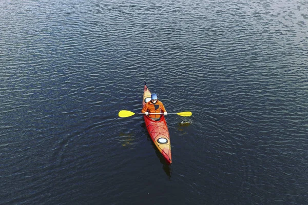 Un par de kayak en Crescent Lake en Olympic Park, EE.UU. — Foto de Stock