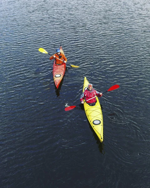 A couple kayaking on Crescent Lake in Olympic Park, USA — Stock Photo, Image