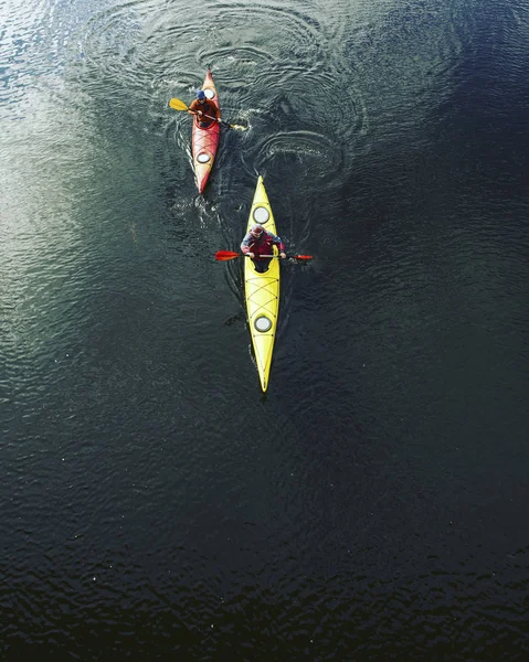 Un viaje por el río en un kayak . — Foto de Stock