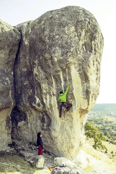 Two climbers practice on rocks. — Stock Photo, Image