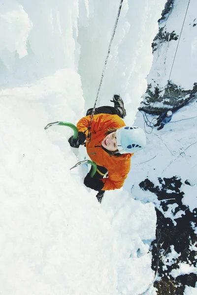 Ice climbing the North Caucasus, man climbing frozen waterfall. — Stock Photo, Image