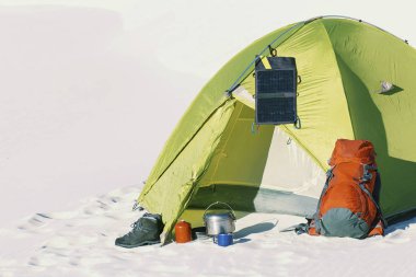 Kış gezi. Çadırın üstüne bir tepedir.