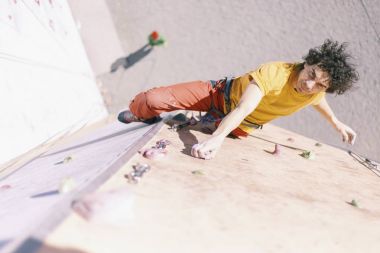 Sokakta simülatör dağcı trenler.