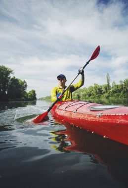 Kayık su spor afiş kopya alanı ile. Üst düzey kanocu