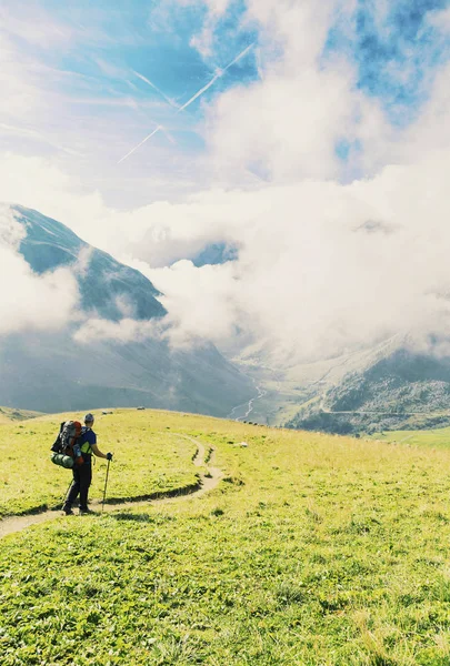 El Tour du Mont Blanc es una caminata única de aproximadamente 200km a — Foto de Stock