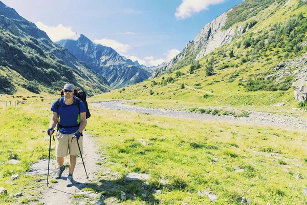 O Tour du Mont Blanc é uma caminhada única de aproximadamente 200 km por — Fotografia de Stock