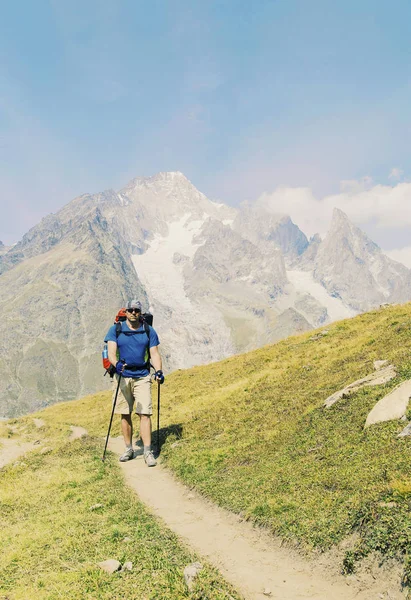 El Tour du Mont Blanc es una caminata única de aproximadamente 200km a — Foto de Stock