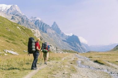 Yaklaşık 200 km benzersiz bir trek tur du Mont Blanc's bir